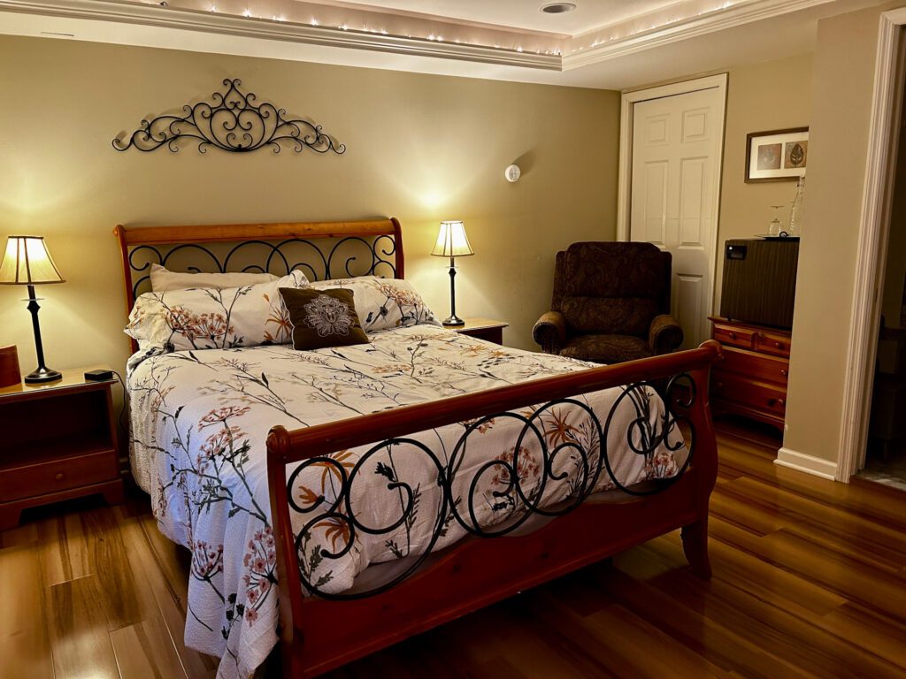 The Redlich Room Queen Bed