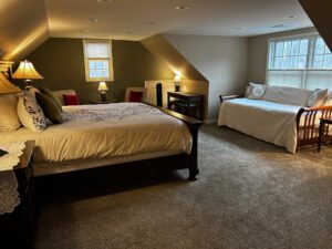 The Wallerstein Guest Room King Bed & Daybed