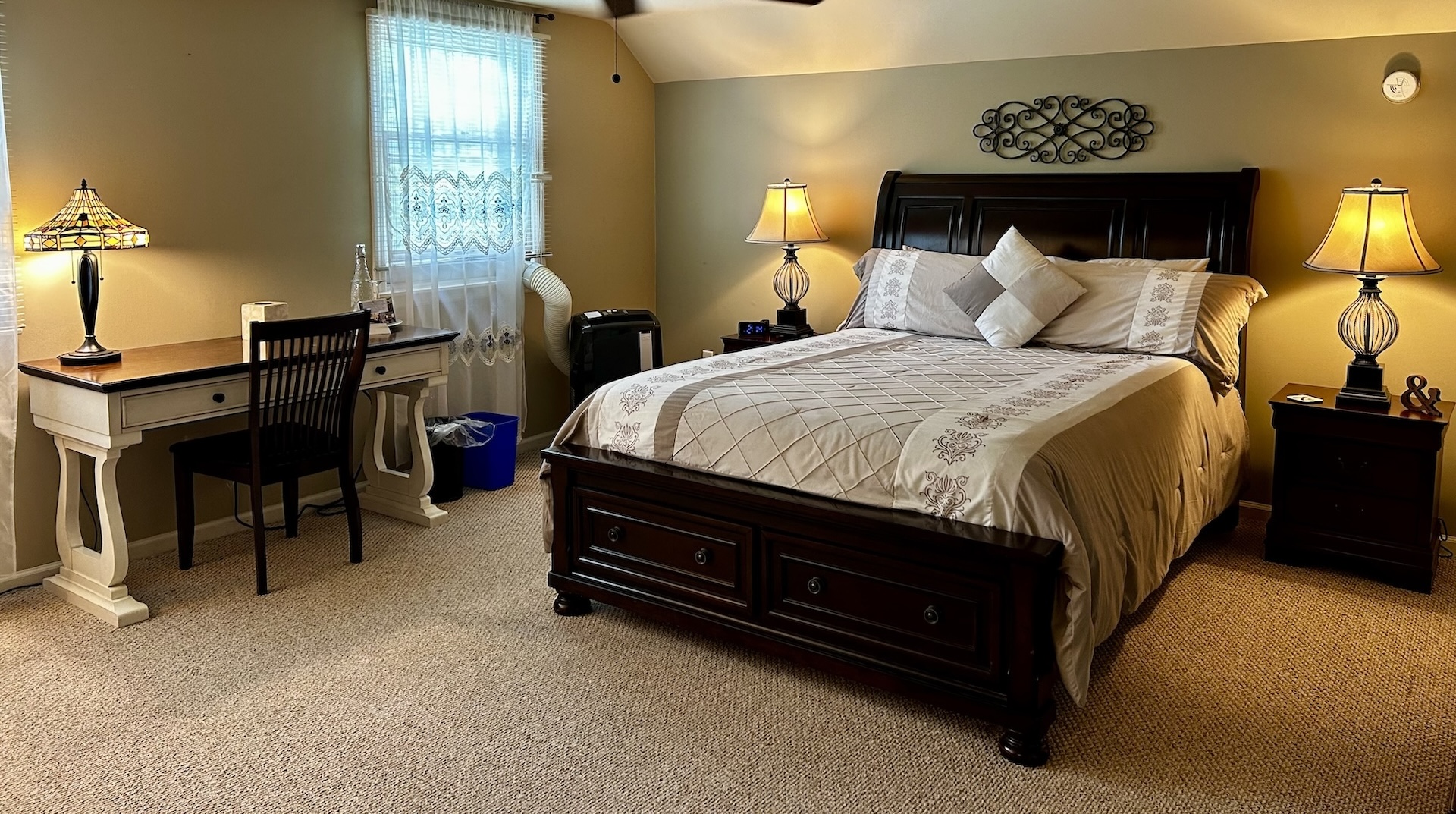 Costello (Semi-Deluxe)