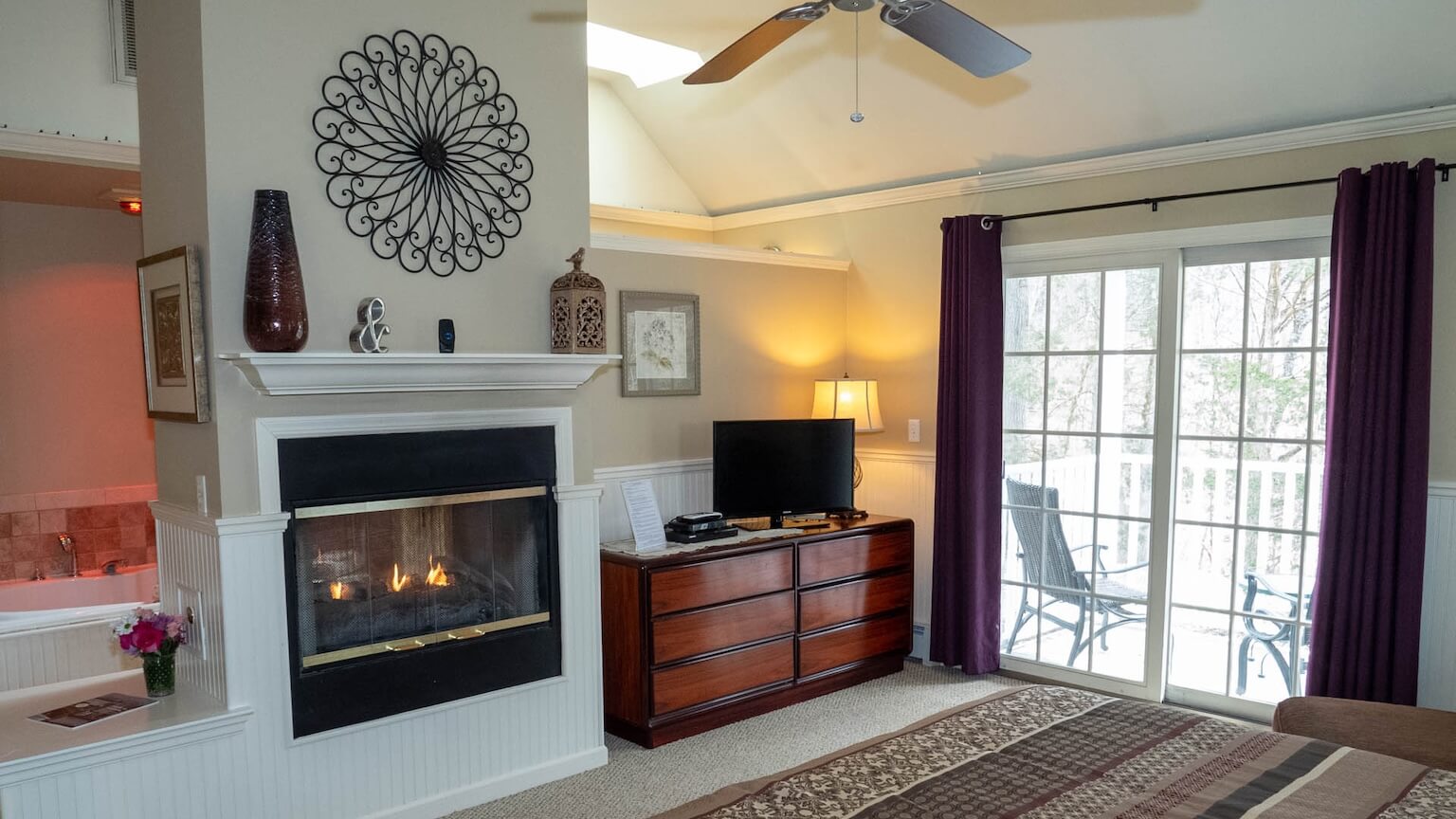 The Pattison Deluxe Room Double-Sided Fireplace
