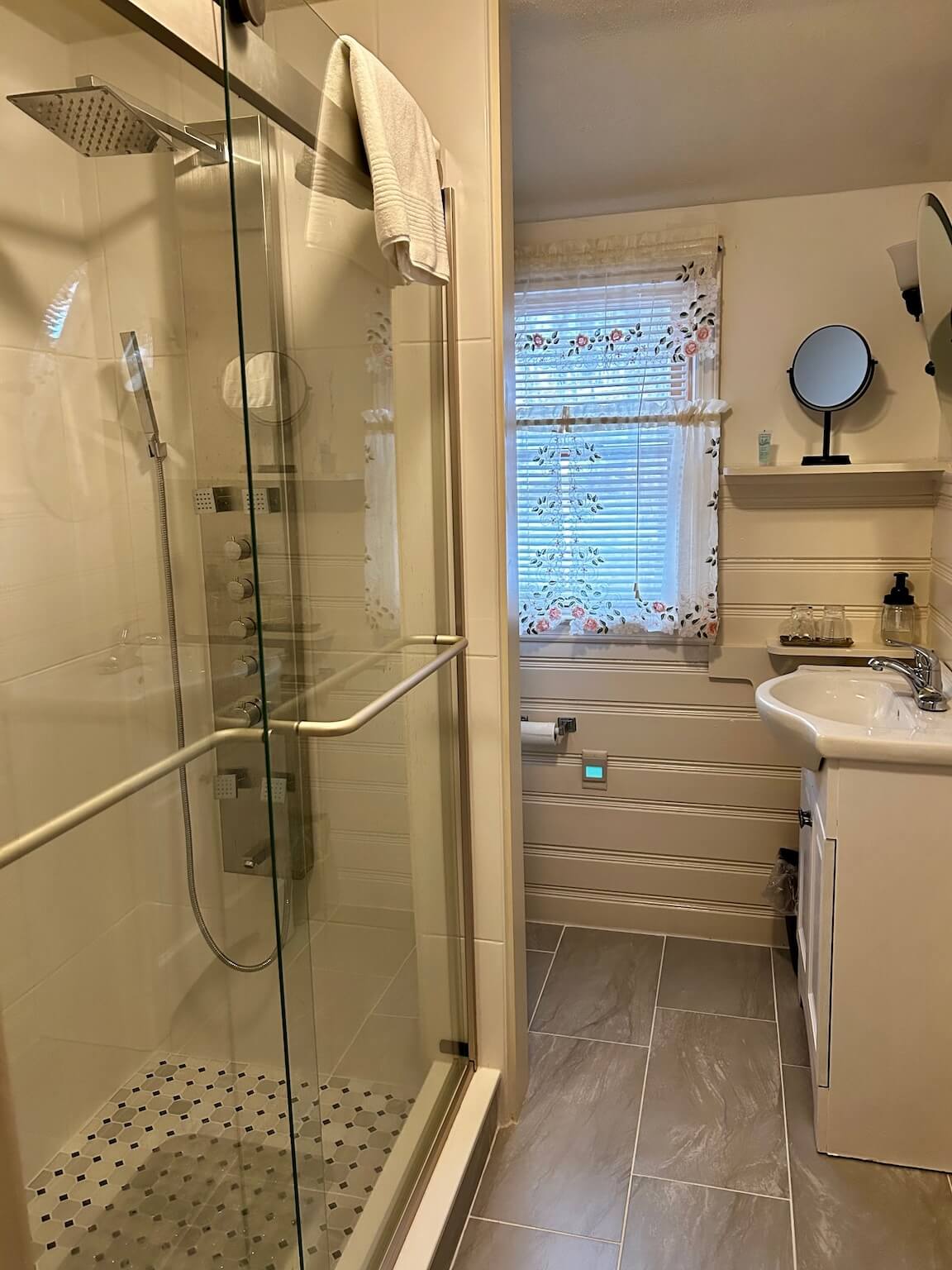 Room 8 Renovated Bathroom